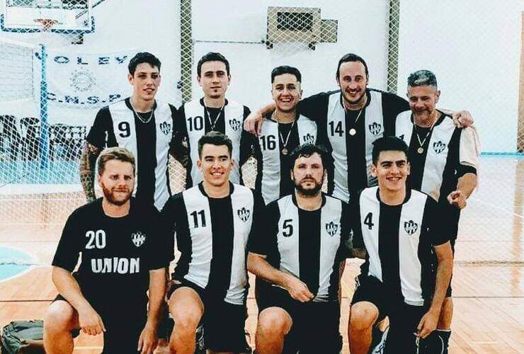 Imagen de El vóley masculino 'Panza' se quedó con la Copa de Plata en San Pedro