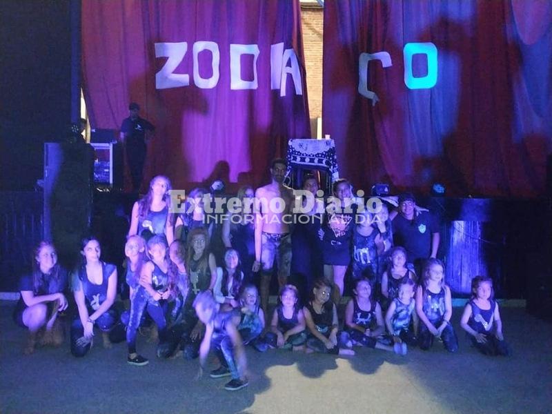Imagen de Uni&oacute;n realiz&oacute; su muestra de fin de a&ntilde;o con el nombre de �Zod&iacute;aco�