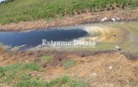 En uno de los zanjones arrojaron alguna especie de aceite.