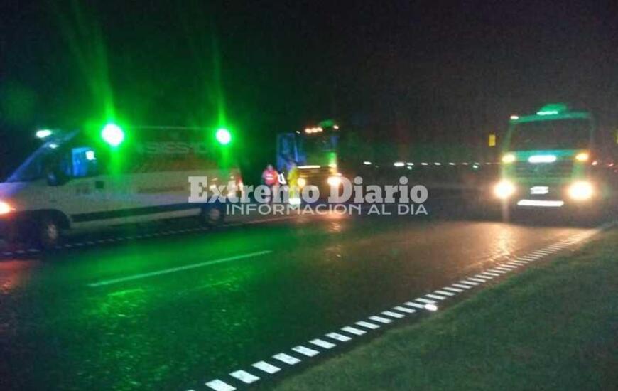 Imagen de Autom&oacute;vil impact&oacute; contra un cami&oacute;n
