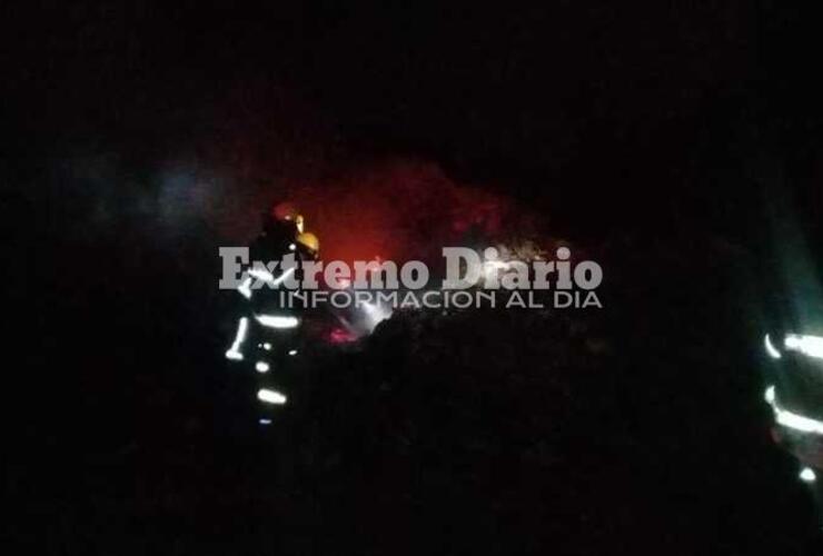 Imagen de Bomberos requeridos por incendio de basura