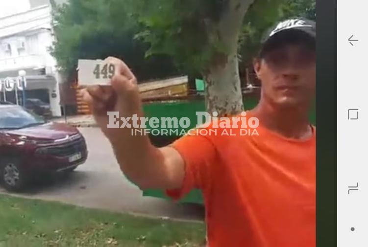 Imagen de Manos Dadas recaud&oacute; dinero con el �Chanchomovil� para su predio deportivo