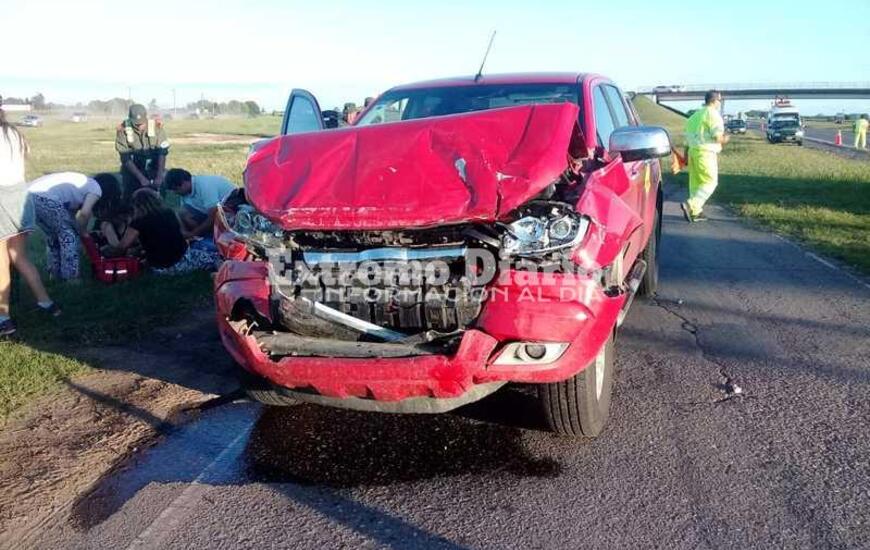 Imagen de Una persona herida por el choque de una camioneta contra un colectivo