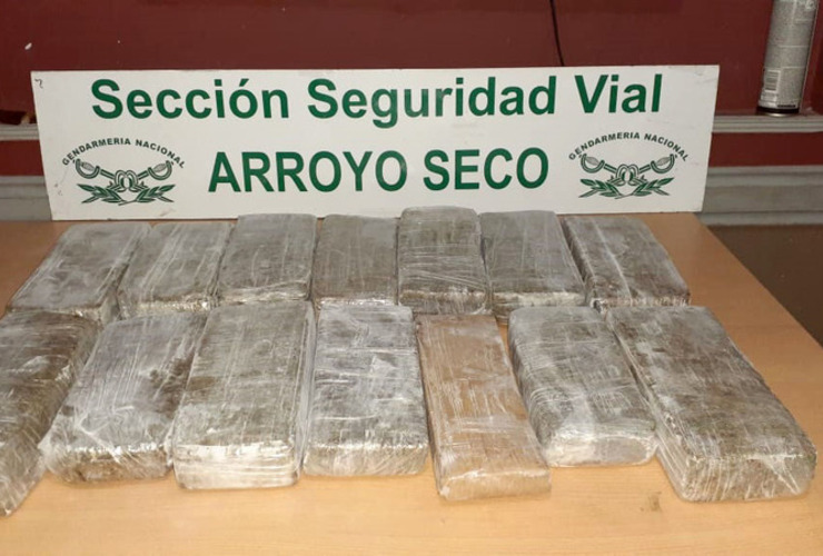 Un total de 12 kilos 184 gramos de marihuana fue incautado.