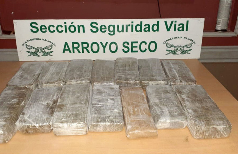 Un total de 12 kilos 184 gramos de marihuana fue incautado.
