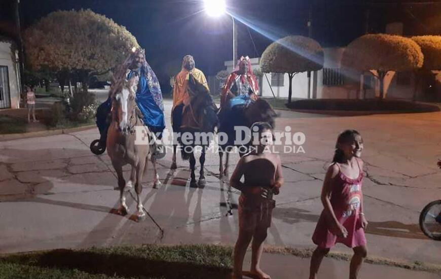 Como todos los a&ntilde;os, los reyes magos recorrieron la localidad