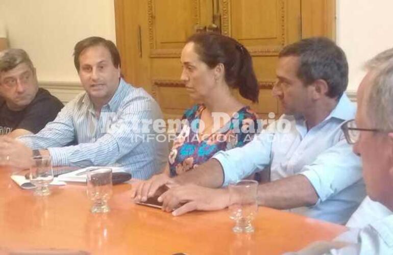 Imagen de Ferri junto a otros mandatarios particip&oacute; de una reuni&oacute;n por problem&aacute;ticas en el transporte