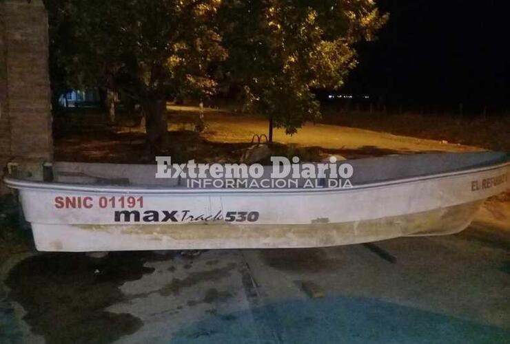 Su lancha desapareció de la costa del río Paraná frente a Fighiera.