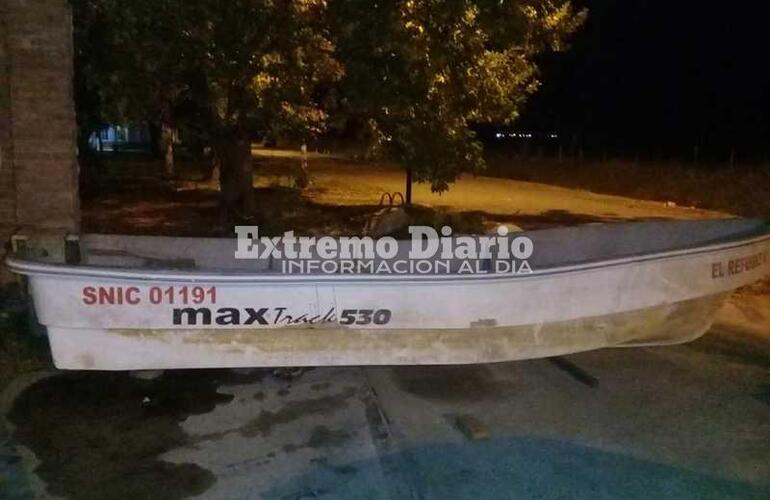 Su lancha desapareció de la costa del río Paraná frente a Fighiera.