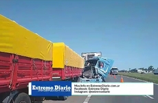 Imagen de Choque entre camiones, altura Fighiera