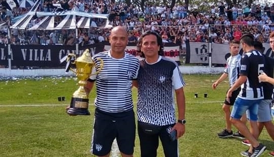 El �Gato� levant&oacute; la copa dos veces al mando de los pibes.