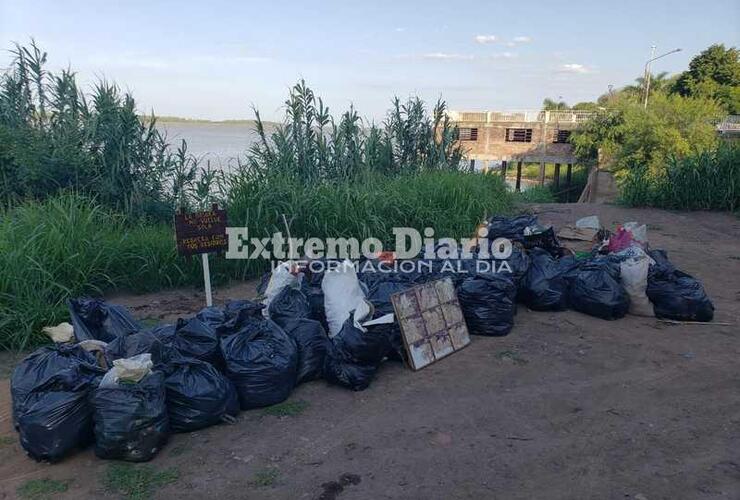 Imagen de Una iniciativa para aplaudir: Voluntarios retiraron 400 kilos de basura de la costa