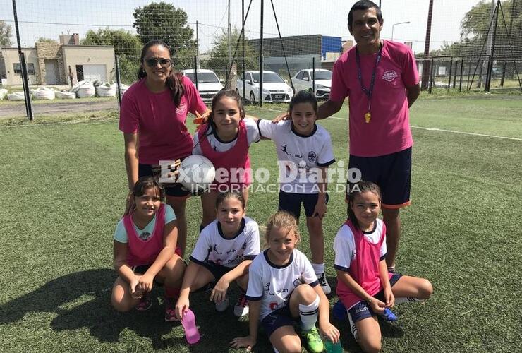 Imagen de La Escuelita de Central Argentino de Fighiera realizó una jornada en el Nou Camp