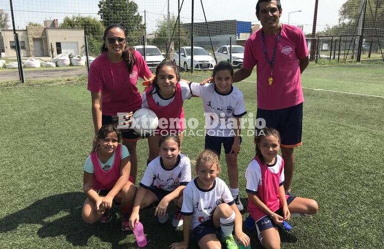 Imagen de La Escuelita de Central Argentino de Fighiera realizó una jornada en el Nou Camp