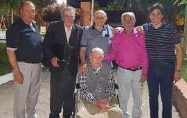 A la derecha junto a Stangoni.