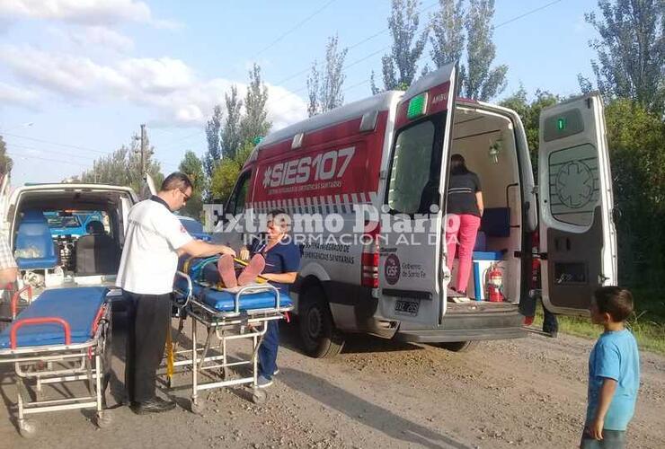 Imagen de Una mujer resultó herida tras chocar su auto contra una columna