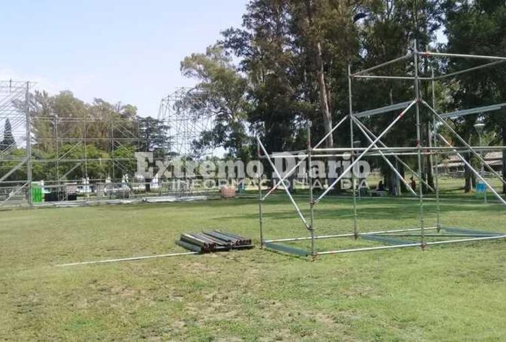 El Parque Central va tomando color para una de las fiestas más convocantes de la región.