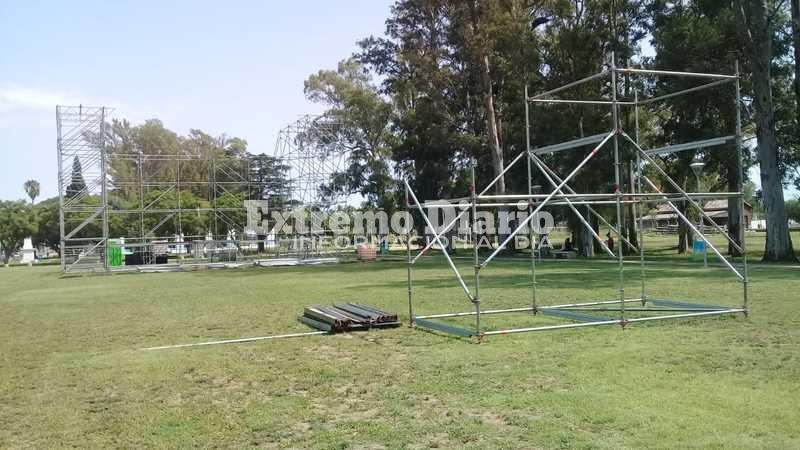 El Parque Central va tomando color para una de las fiestas m&aacute;s convocantes de la regi&oacute;n.