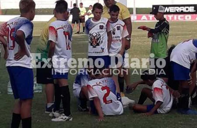 Siguen adelante. A base de un gran fútbol los chicos siguen en carrera.