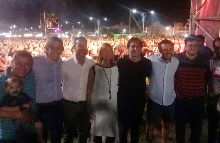 Ferri y Rodenas. Funcionarios provinciales y regionales visitaron el multitudinario festival.