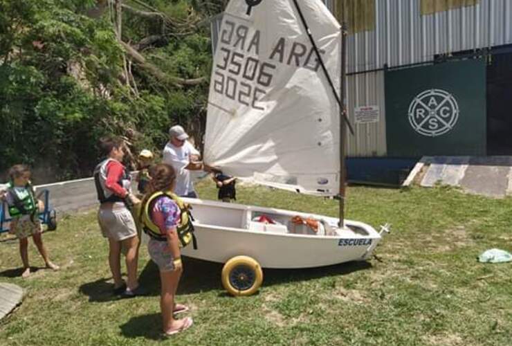 La disciplina se desarrolla los sábados en el río Paraná.