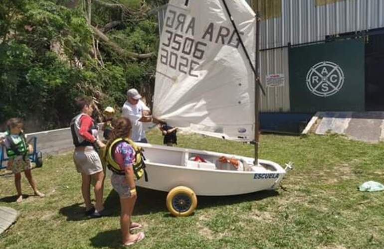 La disciplina se desarrolla los sábados en el río Paraná.