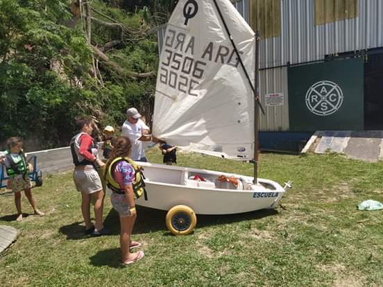 La disciplina se desarrolla los s&aacute;bados en el r&iacute;o Paran&aacute;.