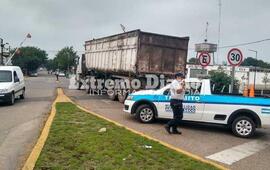 Imagen de Cami&oacute;n sufri&oacute; una rotura y estuvo detenido casi sobre las v&iacute;as