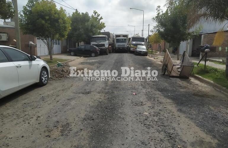 Cortada Nannini 200 bis. El camión municipal tuvo dificultades para pasar