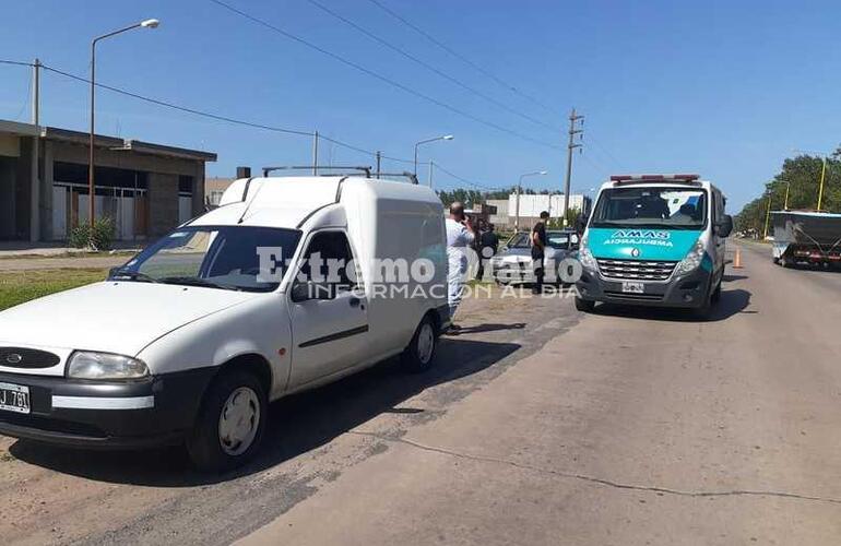 Imagen de Choque de dos vehículos en el acceso