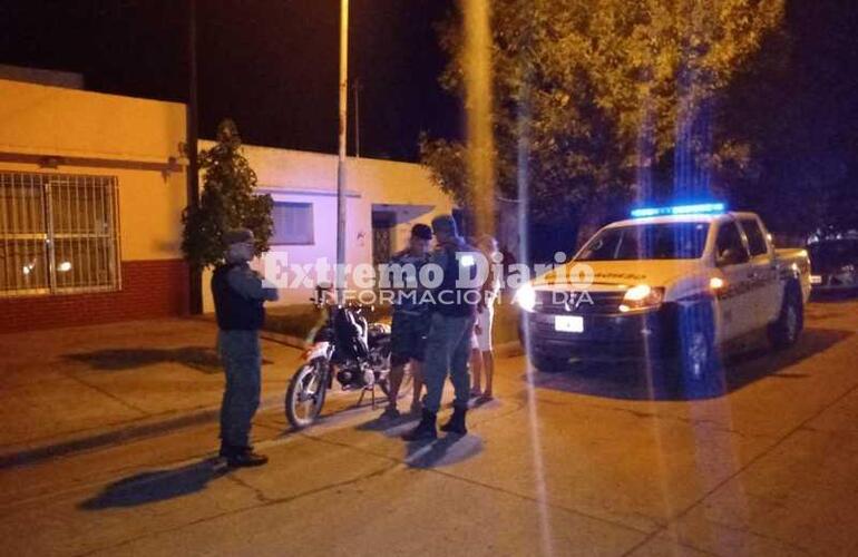 Desde Villa G. Galvez a Villa Constitución, la presencia de Gendarmeria es continua.