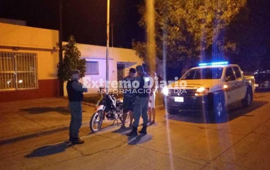 Desde Villa G. Galvez a Villa Constituci&oacute;n, la presencia de Gendarmeria es continua.