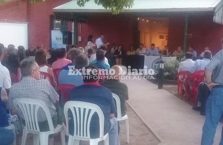 Imagen de Histórico encuentro entre chacareros y legisladores nacionales en Pavón
