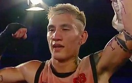 Rostro de cansancio y felicidad de Facu tras ganar la pelea.