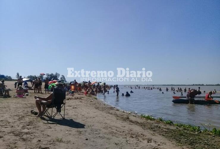 Estar junto al río, una de las opciones para pasar la tarde.