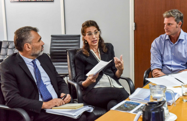 El titular de ANSES Alejandro Vanoli y la ministra de Desarrollo Territorial y Hábitat María Eugenia Bielsa El titular de ANSES Alejandro Vanoli y la ministra de Desarrollo Territorial y Hábitat María Eugenia Bielsa