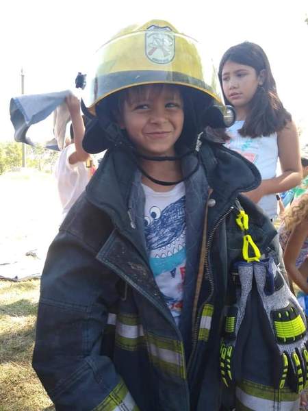 Imagen de Los Bomberos Voluntarios visitaron la colonia de vacaciones municipal