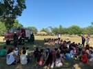 Imagen de Los Bomberos Voluntarios visitaron la colonia de vacaciones municipal