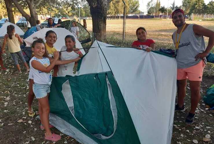 Imagen de La Colonia cerró su temporada con un gran campamento