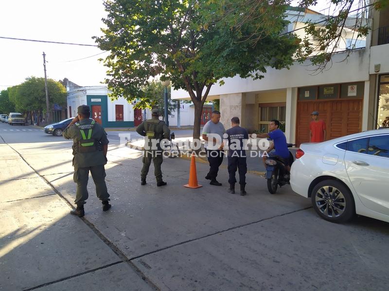 Imagen de Controles en el centro con apoyo de Gendarmer&iacute;a