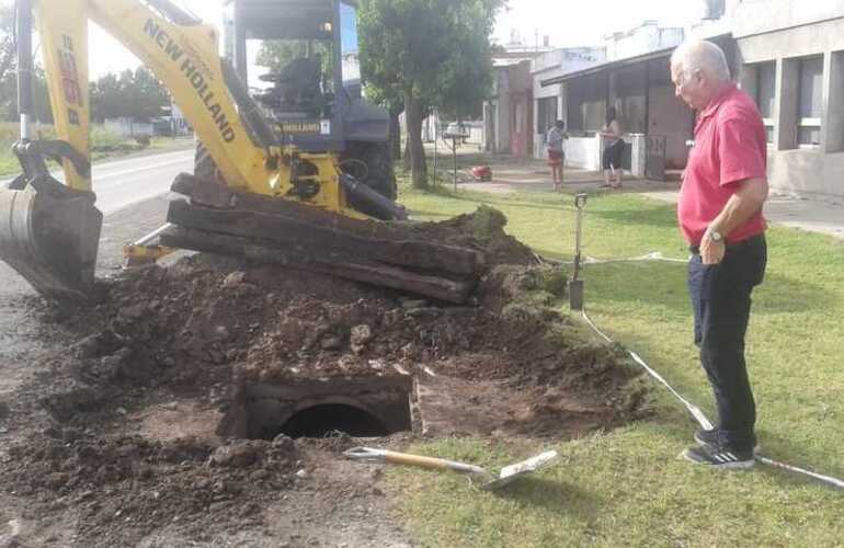 Imagen de Exhaustivos trabajos de limpieza de cunetas en acceso norte