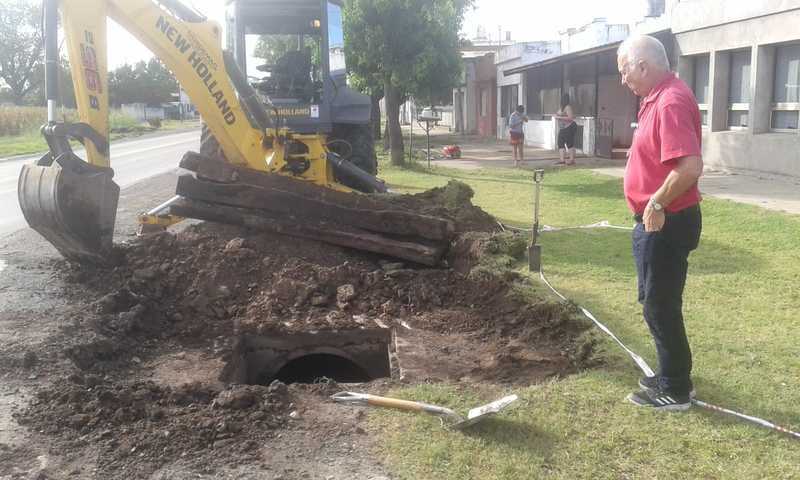 Imagen de Exhaustivos trabajos de limpieza de cunetas en acceso norte