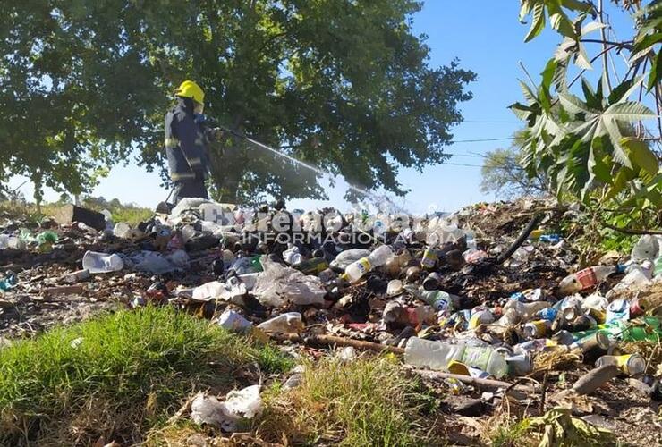 Imagen de Incendio de basura en proximidad al ingreso al Rowing