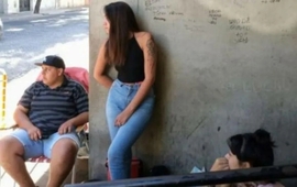 Los familiares de Candela ayer mientras aguardaban en el Hospital de Rosario. Foto: La Capital