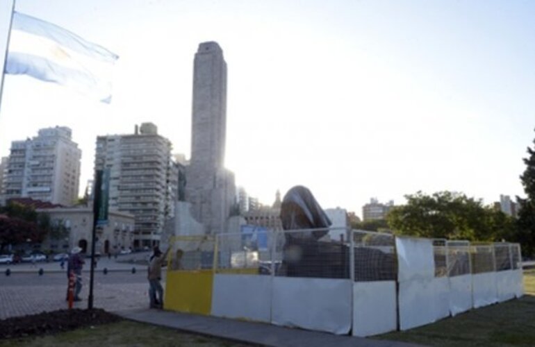 En la ceremonia de esta tarde se descubrirá un busto de Manuel Belgrano que se emplazó frente al Monumento. Foto: Gustavo De Los Rios