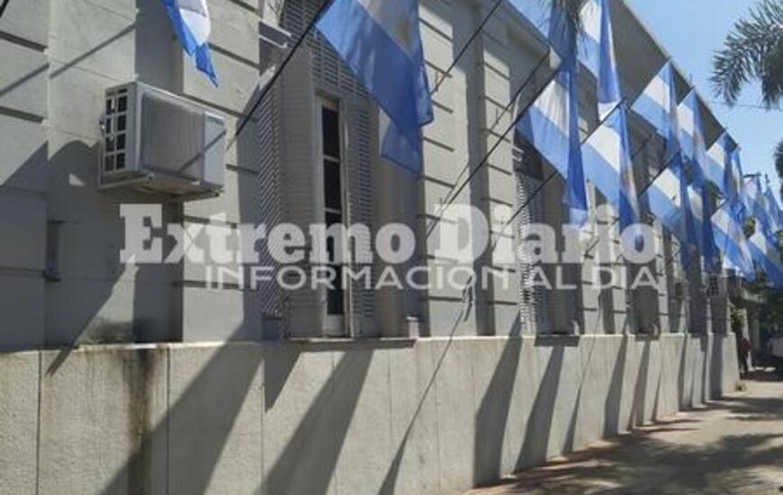 Imagen de La Municipalidad se visti&oacute; de celeste y blanco por el aniversario del primer izamiento
