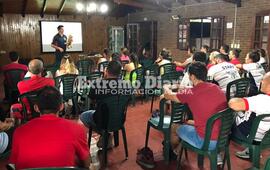 Imagen de Curso de RCP y Primeros Auxilios dictado por Bomberos Voluntarios a los Profesores y Entrenadoras de Talleres