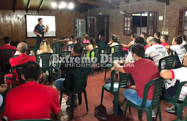 Imagen de Curso de RCP y Primeros Auxilios dictado por Bomberos Voluntarios a los Profesores y Entrenadoras de Talleres