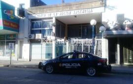 Imagen de La sucursal de Banco Naci&oacute;n con custodia policial