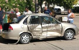 As&iacute; qued&oacute; el remis tras el accidente de esta tarde.